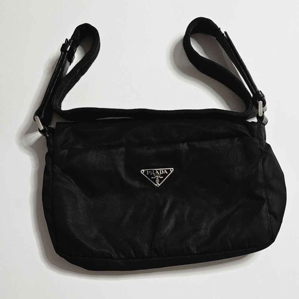 Small women's wallet.Cartera de mujer pequeña.